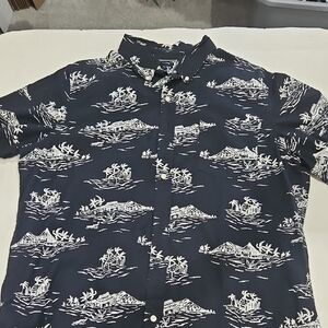 Chaps Black and White Island Print Men's Shirt